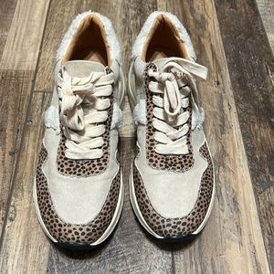 Oasis society sneakers size 8 sneakers‎